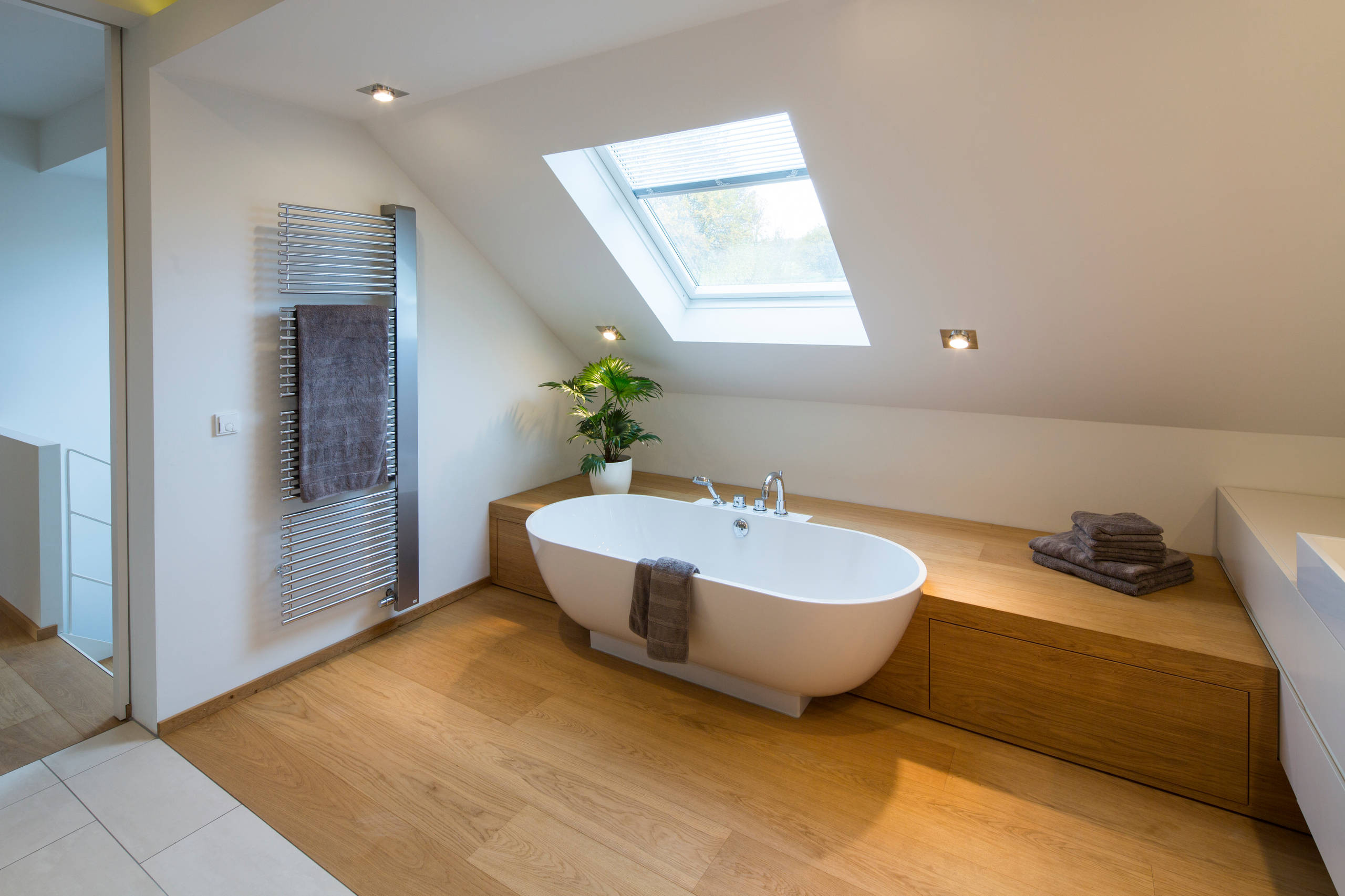 Bad Mit Dachschräge: 8 Dinge, Die Sie Beim Planen Beachten Sollten pertaining to Badezimmer Dachschräge
