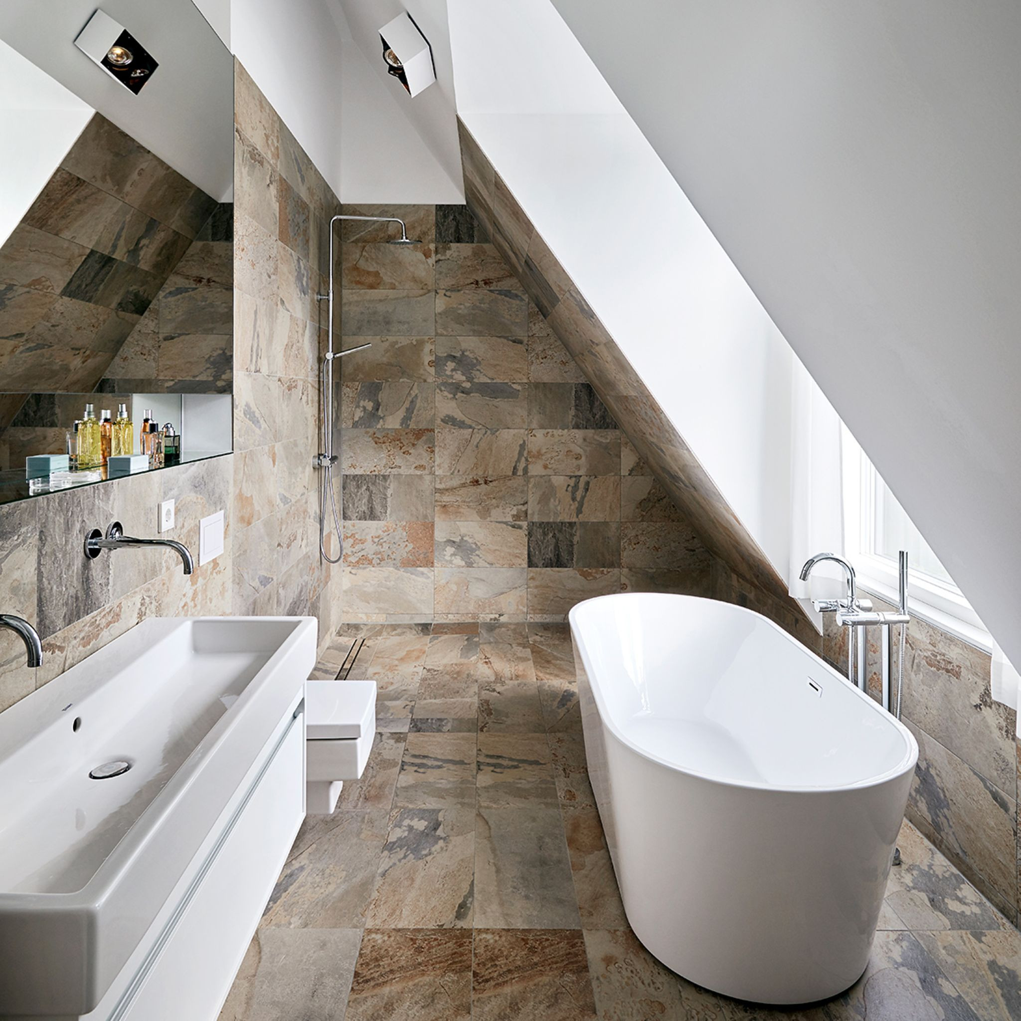 Badezimmer Mit Dachschräge – Planung Und Gestaltung - [Schöner Wohnen] intended for Badezimmer Dachschräge