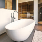 Dusche Oder Badewanne: Eine Entscheidungshilfe – Häuser Heute Intended For Badezimmer Mit Badewanne Und Dusche