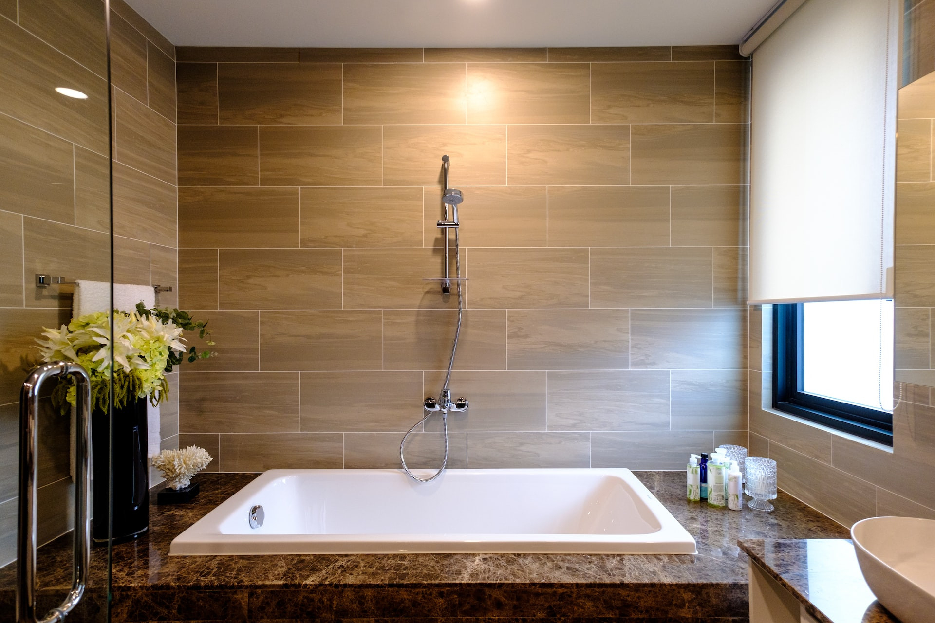 Eckbadewannen Mit Dusche Im Experten-Check with regard to Badezimmer Mit Badewanne Und Dusche