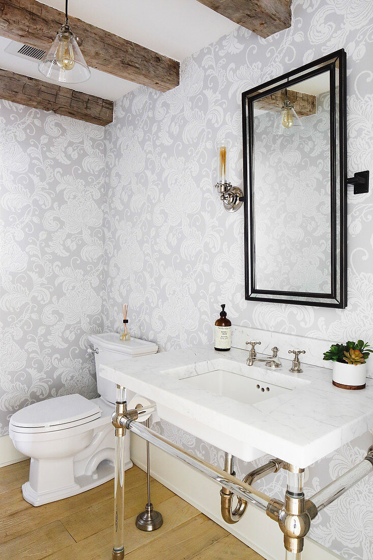 Nostalgisches Badezimmer Im … – Bild Kaufen – 12472498 ❘ Living4Media within Amerikanisches Badezimmer