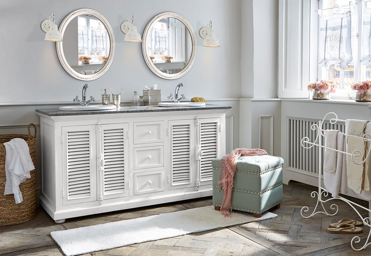 Romantik Im Bad #Badezimmer #Vintage ©Loberon • Couch in Loberon Badezimmer