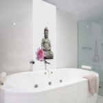 Shower Buddha In Buddha Badezimmer