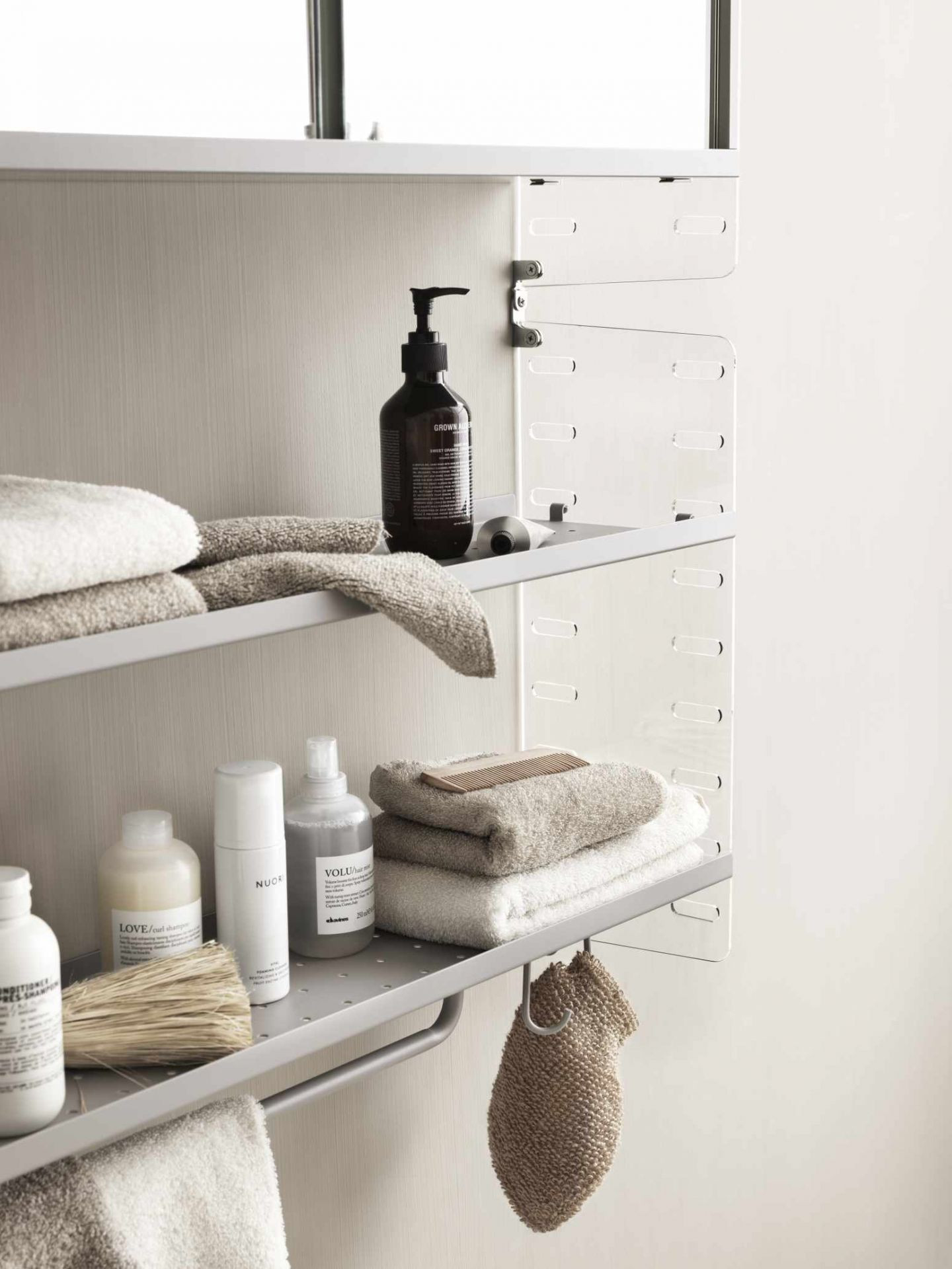 String Badezimmer Wand Regalsystem A String Furniture with regard to Handtuchregal Badezimmer