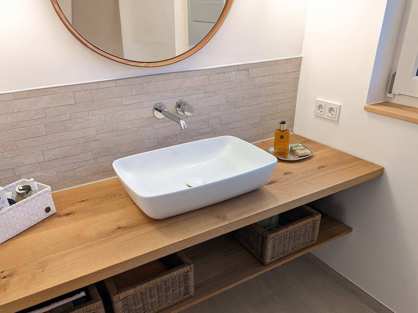 Wie Haltbar Ist Ein Waschtisch Aus Holz? • Zuschnittprofi.de for Badezimmer Holz Waschtisch